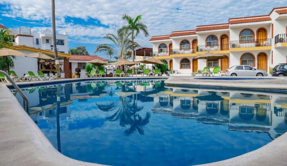 Costa Alegre Hotel & Suites Rincon de Guayabitos Exterior photo